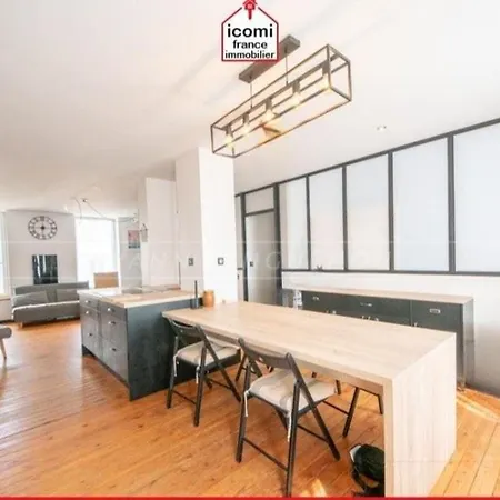 Spacious Centre דירה *